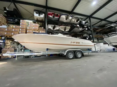 boot op trailer in opslaghal