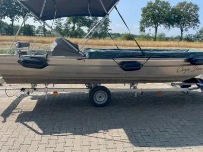 aluminium platbodem op trailer zijaanzicht