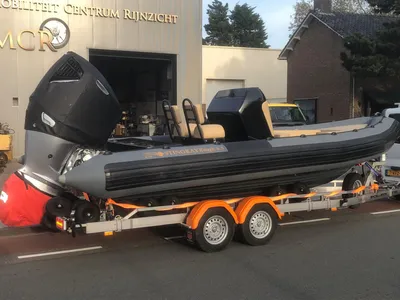 opblaasbare boot op trailer