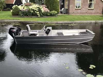 aluminium open boot op kanaal