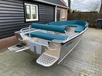 aluminium open boot op oprit