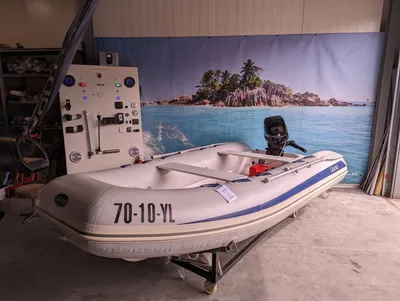 opblaasbare rubberboot in opslagruimte