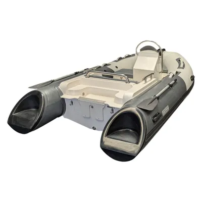 RIB tender op witte achtergrond