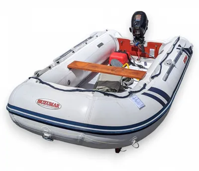 Opblaasbare rubberboot met buitenboordmotor