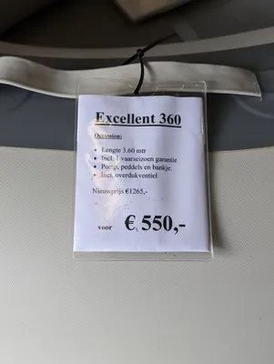 Prijslapje op rubberboot oppervlak