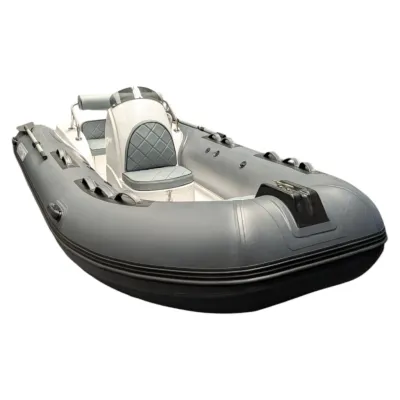 grijze rib rubberboot op witte achtergrond