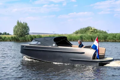 aluminium tender op het water