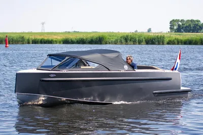 Aluminium tender op rustig water