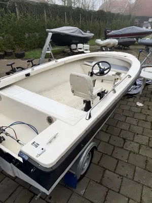 open console vissersboot op trailer