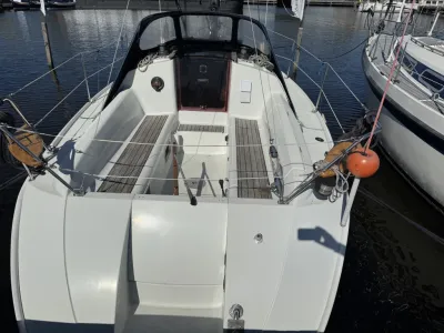 cockpit van zeiljacht in de haven