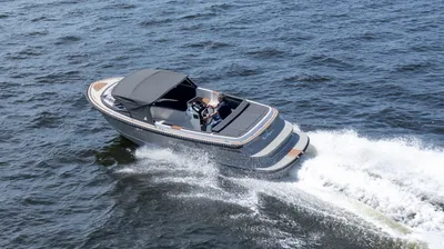 tender boot varend op open water