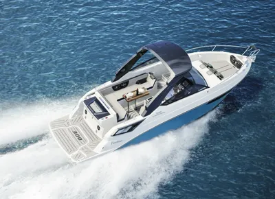 motorboot op zee gezien van boven