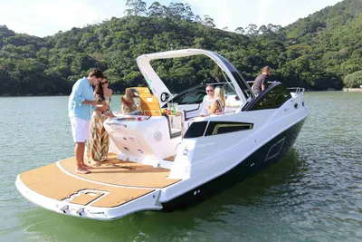 motorboot op water met personen