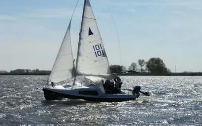 zeiljacht op open water