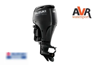 buitenboordmotor op witte achtergrond