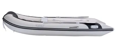 opblaasbare rubberboot op witte achtergrond