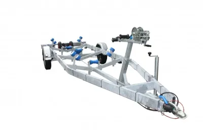 boottrailer op witte achtergrond