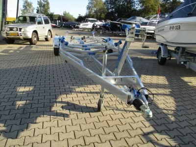 boottrailer op parkeerplaats
