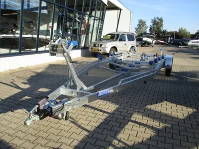 boottrailer op parkeerplaats