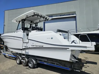centerconsole boot op trailer bij loods