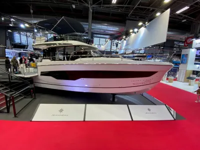 motorboot op binnententoonstelling