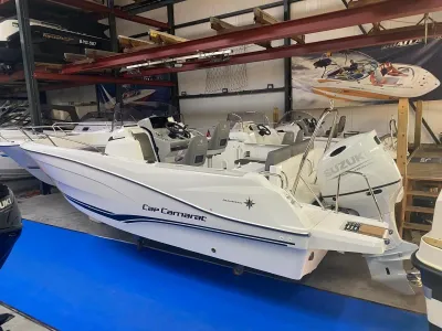 centerconsole boot in binnenshowroom