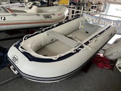 opblaasbare boot in binnenruimte