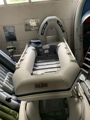 rubberboot in opslagruimte