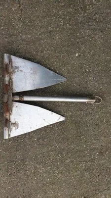 RVS schepanker op bestrating