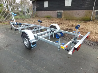 open boottrailer op parkeerplaats