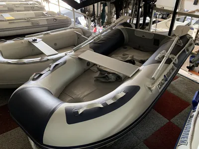 rubberboot in showroom