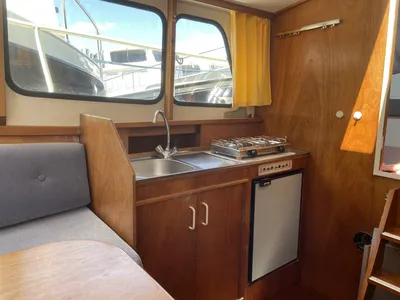 kajuit met kombuis en zitbank