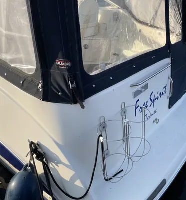 achterzijde van boot aan de kade