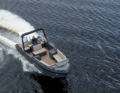 luchtfoto van boot op open water