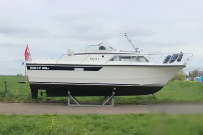 motorboot op land in profiel