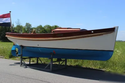 kapiteinssloep op stelling buiten