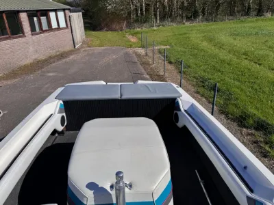 bootinterieur met achterbank en gangboord