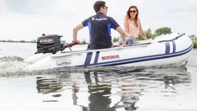 Opblaasbare rubberboot met twee personen