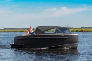 tender op het water met kap