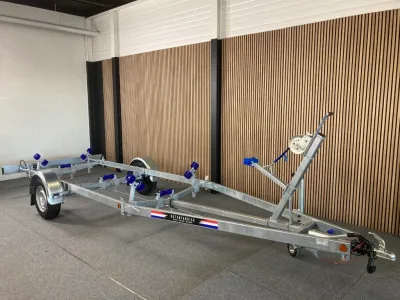 boottrailer in showroom