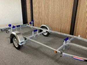 boottrailer in showruimte