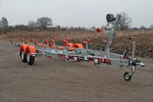 boottrailer op onverharde ondergrond