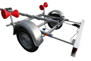 boottrailer op witte achtergrond