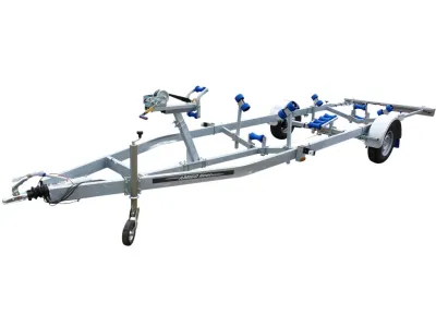 boottrailer op witte achtergrond