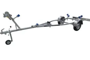 boottrailer op witte achtergrond