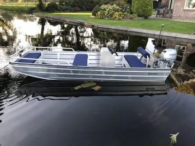 aluminium boot in kanaal