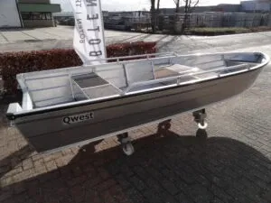 aluminium open boot op steunen buiten