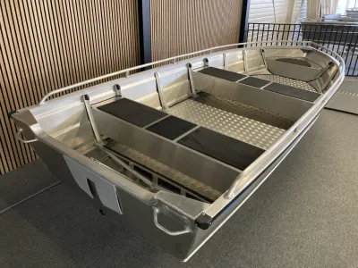 aluminium boot binnenaanzicht in showroom