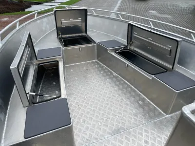 aluminium boot interieur met opbergvakken