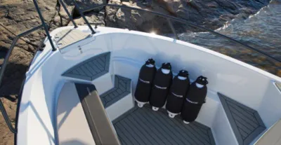 boeginterieur van een boot met stootkussens